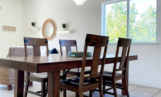 Alice Town Apartment | Ocean Pearl Bimini Bay Entire Condo Close to Pool with an optional golf cart