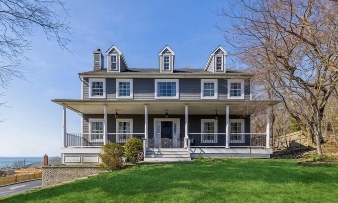 Wading River House | Ocean Pearl: Water Views, Steps to Beach & Restaurants