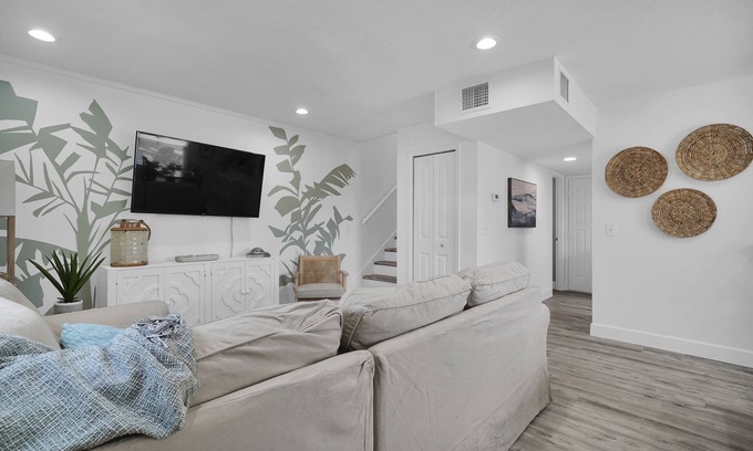 Jacksonville Beach House | Ocean's Calling | Short Walk to Beach