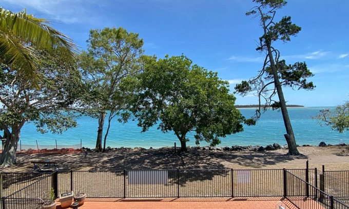 Traviston House | Ocean Shores UP - Burrum Heads- Riverfront - Pool -2BR