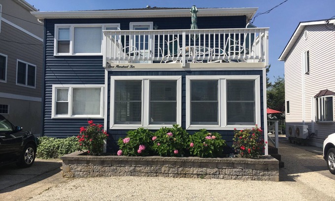 Beach Haven Gardens House | Ocean side 3 Bdrm - 8 to beach - 1st floor, clean, bright & comfortable