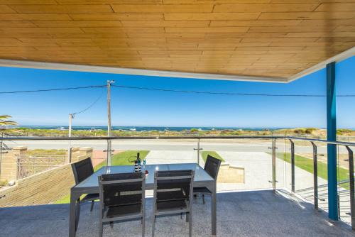 Lancelin House | Ocean Surf - Luxury Apartment with Ocean Views