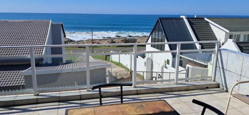 Manaba Beach Apartment | Ocean Vibes Studio Apartment