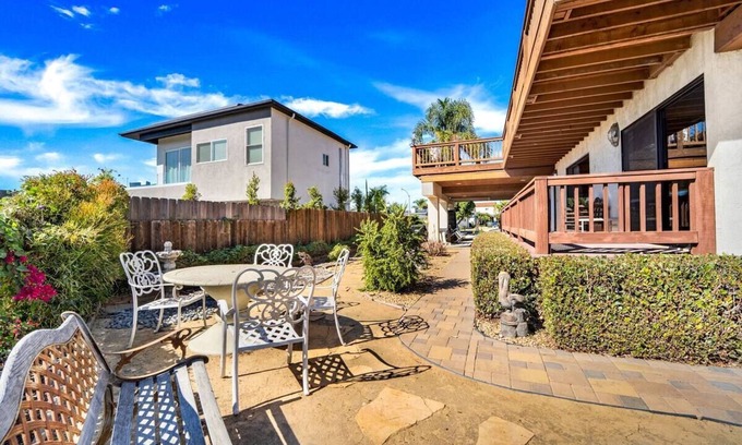 Bay Park Apartment | Ocean View 2-bedroom Luxury apartment with AC in San Diego