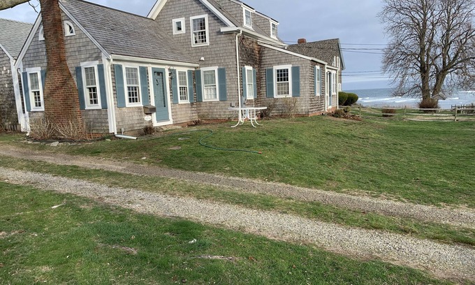 Scituate Cottage | Ocean view antique cape
