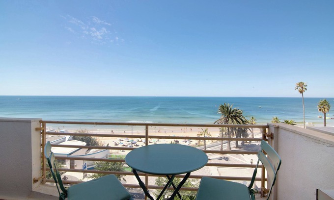 Armacao de Pera Apartment | Ocean View Apartment with Sea View, Wi-Fi