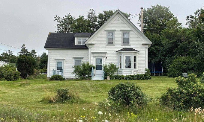 Margaretsville House | Ocean View Captain's House - Fundy Shore Nova Scotia