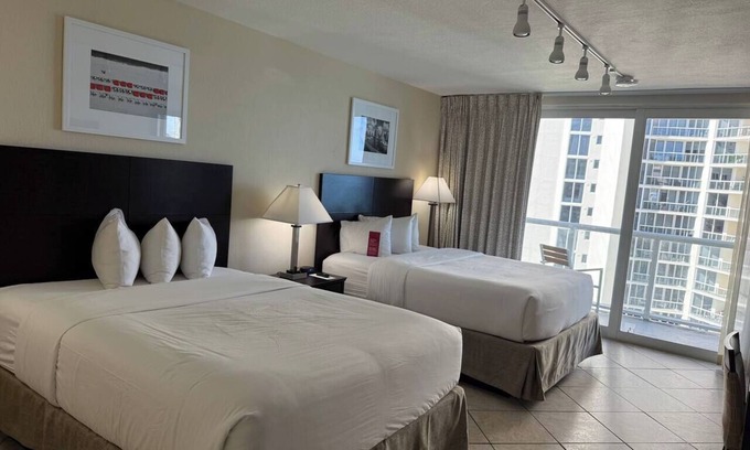 Sunny Isles Beach Apartment | Ocean View Condo with Balcony -Sunny Isles Beach