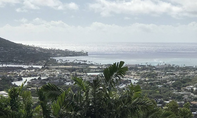 Hawaii Kai Cottage | Ocean View Cottage with Separate Suite