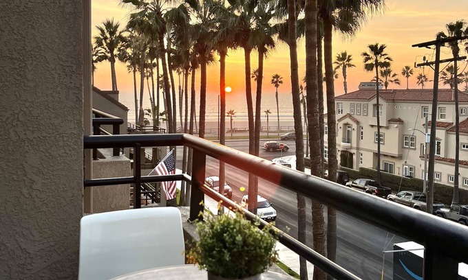 Huntington Beach Condo | Ocean view escape in Surf City with 2x Parking Spots