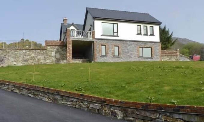 Ardnatrush Cottage | OCEAN VIEW, family friendly, with open fire in Adrigole, County Cork