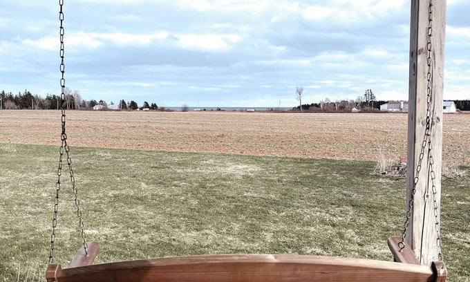 Tignish Cottage | Ocean View, Family-sized, sleeps 11, two full bath & 2 min to the beach Pets :)