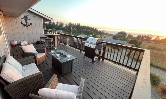 Smith River House | Ocean View - Fire Pit - Game Room - Redwoods - Casino