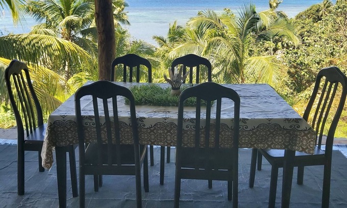 Wayasewa Island House | Ocean view garden homestay