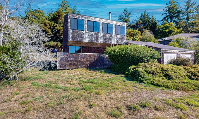 Sea Ranch House | Ocean View Home near Shell Beach w/Hot Tub, Fireplace, Shared Pool - Dogs OK