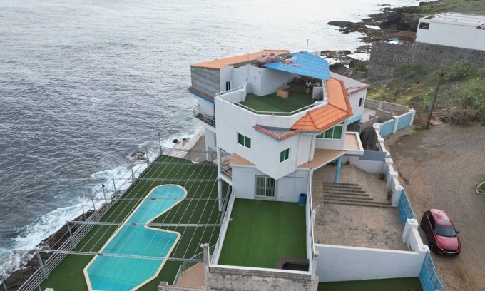 Praia House | OCEAN VIEW HOUSE IN A HILL SIDE
