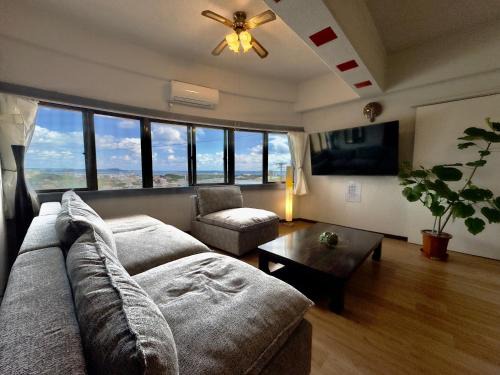 Hiyagon Apartment | Ocean View Orange House