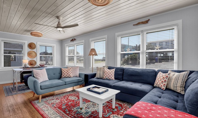 Surf City House | Ocean View-Pet Friendly- 1min walk to beach-sleeps 6