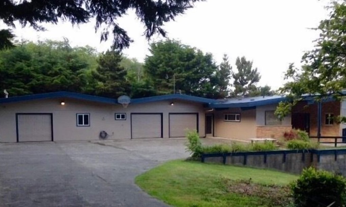 Yachats Cabin | Ocean View Private Lodge on 1.3 acres! 3rd Night free in February.