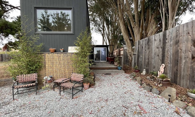 Bolinas Bed & Breakfast | Ocean View, Self/ck in Gallery Guesthouse gallery w/t deck & private parking