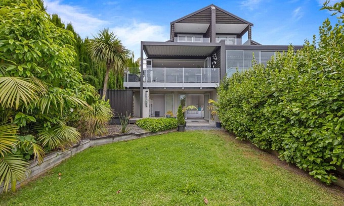 St. Heliers House | Ocean View Spacious 5BR Retreat for Families