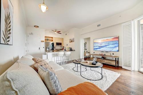 Waterfront Apartment | Ocean View Suite by Convention Center & Beach