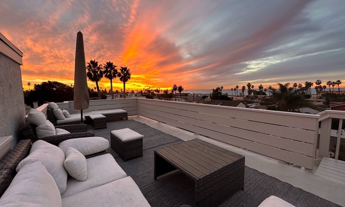Ocean Beach House | Ocean View Sunset Cliffs Luxury Home w/Panoramic Roof Deck, Hot Tub & Fireplace
