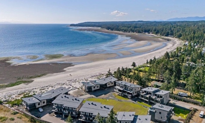 Black Creek House | Ocean View Town House #2 at THE BEACH HOUSE!