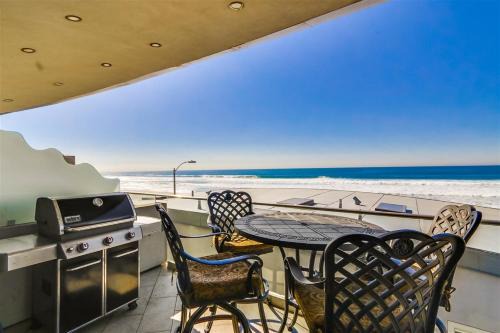 Mission Beach House | Ocean view, two-level condo with stunning view, decks, fast WiFi & fireplace