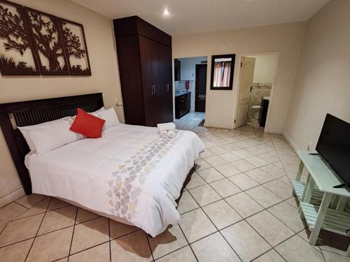 Port Edward Apartment | Ocean View Villas F10