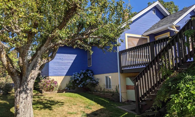 Powell River House | Ocean view walkable character homen