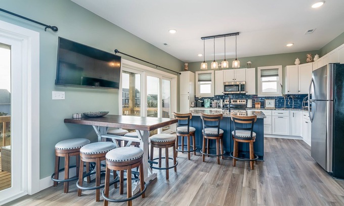 Long Beach House | Ocean Views, Brand NEW, < 2-minute walk to Beach, Great Location!
