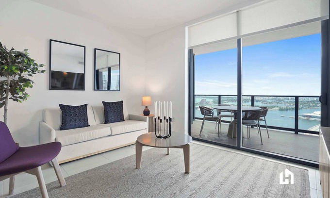 Downtown Miami Condo | Ocean Views, Downtown Vibes, Poolside Relaxation