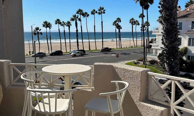Huntington Beach Condo | Ocean Views! Newly remodeled 2 bd, 2 ba Ocean Front Condo, Easy Beach Access AC
