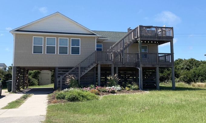 South Nags Head House | Ocean Views! Only 350 feet to the beach! FREE beach chairs, bikes & more!