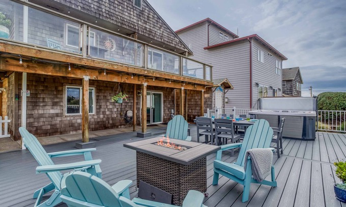Lincoln City House | Ocean Views, Outdoor Living, Fire-Pit, and Hot Tub Near Beach and Casino!