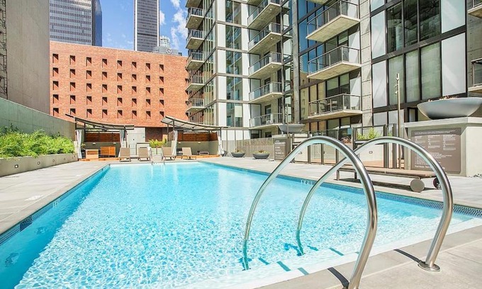 Waterfront Apartment | Ocean Views Penthouse 2b 2b Majestic Apartment 5 min to Convention Center