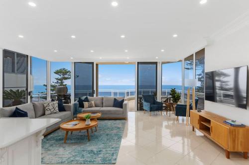 Wollongong CBD Apartment | Ocean Vista Escape - A Lofty Beachfront Penthouse