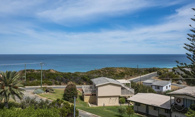 Guilderton House | Ocean Vista - Large modern home with ocean views