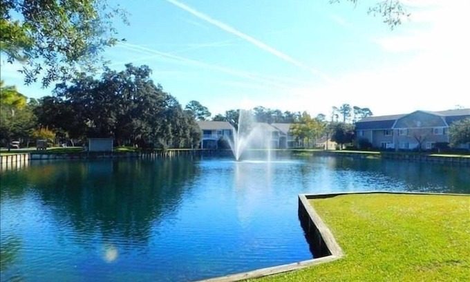 Demere Park Condo | Ocean Walk Beautiful Ground Floor Lake View Condo!