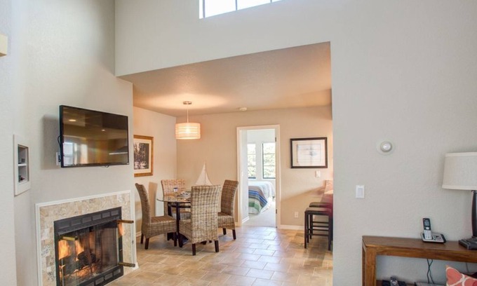 Lighthouse District Condo | Ocean Wave B - Monterey Condo - Oceanview Cannery Row