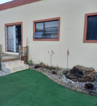 Hibberdene Apartment | Ocean Wave Chalets Unit 2