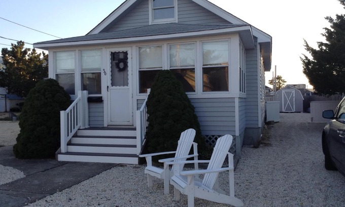 Surf City House | OceanBlock! 6 houses to beach. Aug 23-30 rate 3495! Fall weekends& mini week