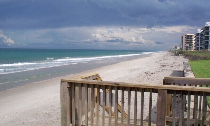 Satellite Beach Condo | Oceanfront 1 Bedroom Condo