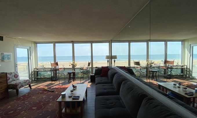 Northeast Virginia Beach Condo | Oceanfront 2 bedroom condo