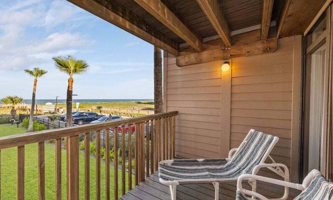 South Padre Island Condo | Oceanfront 3-Bedroom Condo w/Direct Beach Access