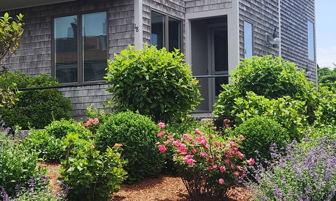 Hyannis Condo | Oceanfront 3BR condo. 1600 sq ft of extended stay! Weekly and Monthly discounts!