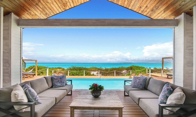 Jimmy Hill House | Oceanfront 5BR Luxury Villa with Heated Infinity Pool Hammocks and Ocean Bar