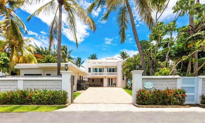 Rio Grande House | Oceanfront 8-bedroom Villa with Pool, Fully Fenced for Privacy, Incredible Views