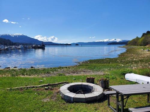 Juneau Apartment | Oceanfront Apartment w/water access